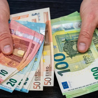 Задържаха извършител на кражба на 1700 евро в Карловско