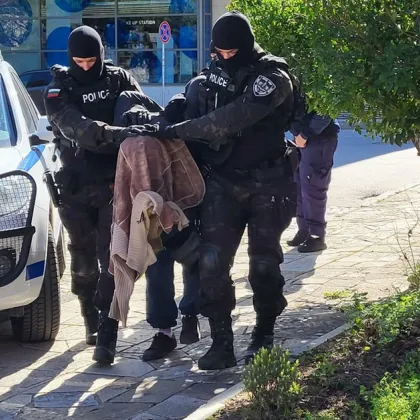 Четирима мъже са задържани в РУ Димитровград по подозрение