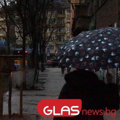 Петък започва с локални валежи, привечер ще завали навсякъде