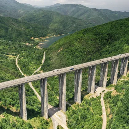 Драма на виадукта "Рибни вир": Полицаи спасиха млада жена