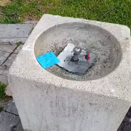 Купчини боклуци и течаща чешма - асеновградчанка пита: Кой плаща тази вода?