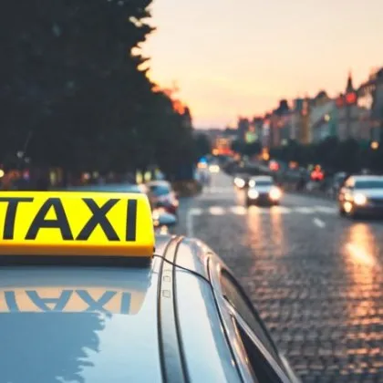 Такси тръгна с багажа на жена, но без нея - грешка или нагла кражба?