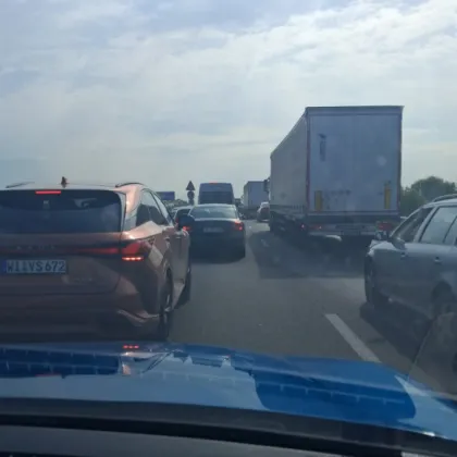 Камион се обърна на "Тракия", образува се тапа