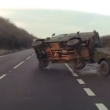 Шофьорка причини катастрофа с военен автомобил, остава за година без книжка