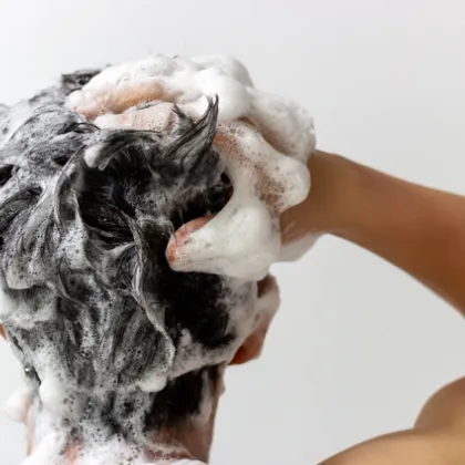 Скрити рискове в шампоаните: Експерти предупреждават за натрупване на химикали