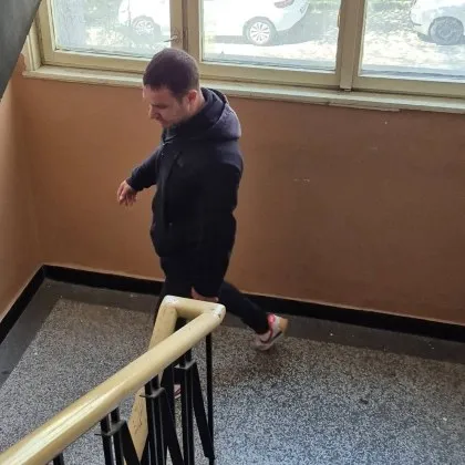 Старозагорец предупреди за съмнителен мъж: Проверява вратите! Бяга бързо!