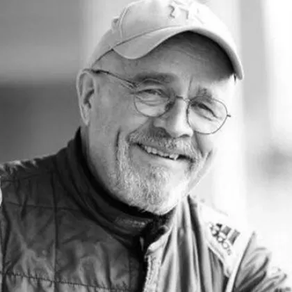 Автомобилен пилот загина при тежка катастрофа на писта