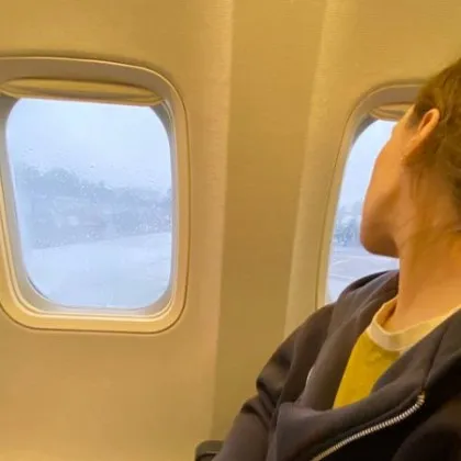 Бележка от дете в самолет разплака интернет: едно изречение, което променя всичко