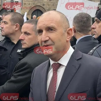 Историческо! Съкрушителна победа на Радев при 65% паралелно преброяване