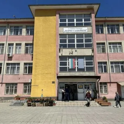 Колабира председател на СИК, в болница е