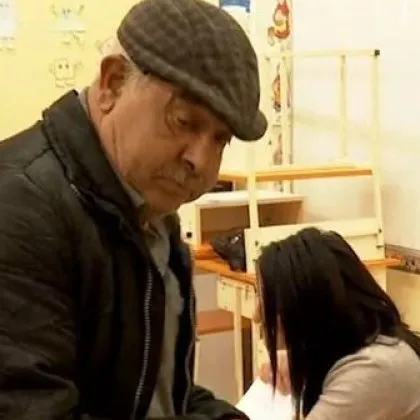 Първият избирател за деня в село Градец опита да гласува