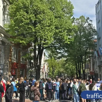 Хиляди поеха на шествие в Пловдив, почитайки героите от Априлското въстание СНИМКИ