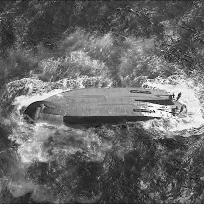 Издирват 6-тима от борда на преобърнал се в Тихия океан товарен кораб