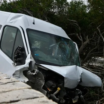 Микробус с българи катастрофира в Малта, седем са ранени СНИМКИ