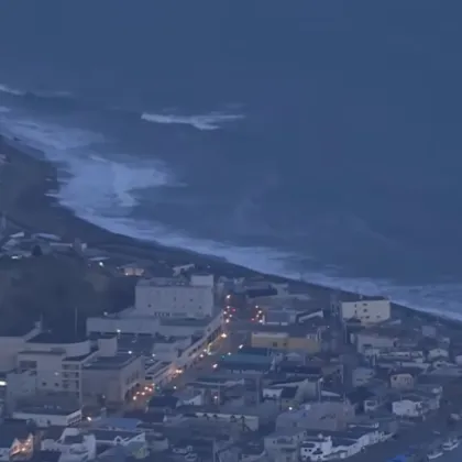 След силния трус в Япония: Евакуации, цунами и страх от нов удар - каква е ситуацията