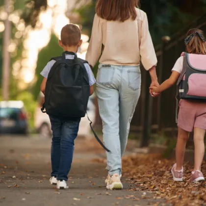 Страх в столичен квартал: Агресивен мъж тормози майки с деца