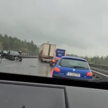 Инцидент на АМ "Тракия", кола е с разбита предница СНИМКИ