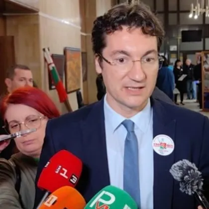 Крум Зарков ще подаде оставка, ако не получи вот на доверие