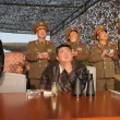 Ким Чен Ун и дъщеря му присъстваха на тест на ракети с касетъчни боеприпаси