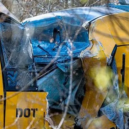 Челно се сблъскаха два влака! Четирима са в критично състояние, още 13 са пострадали СНИМКИ