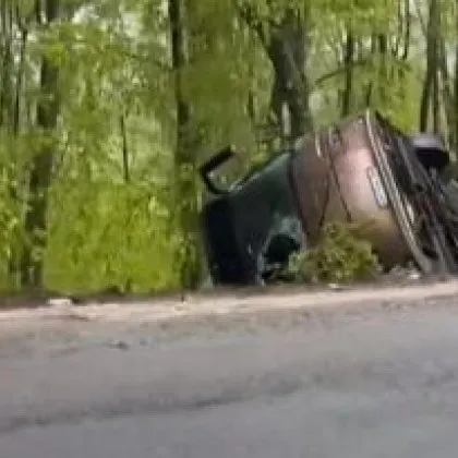 Фаталната катастрофа с автобус: Говори граничарят, спасил заклщените турирсти