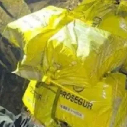 Разби се самолет, превозващ 5 млн. долара! Разграбиха парите