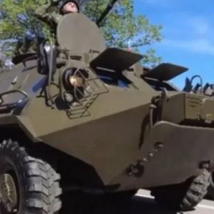 Военна техника от състава на Сухопътните войски и италиански военнослужещи