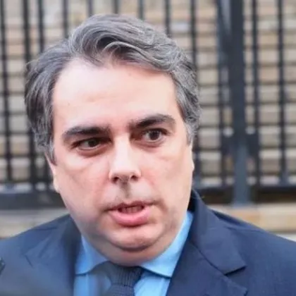 Асен Василев влиза в НС от Пловдив, Пейков отпада