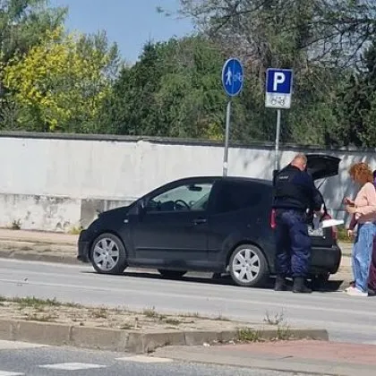 Дами аварираха на път в Пловдив, полицаи не разочароваха СНИМКИ