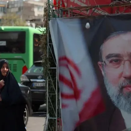 Окултни науки, пластична операция и без глас - какво се случва с Хаменей?