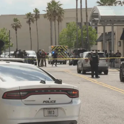 Има загинал в престрелката в търговски център в САЩ