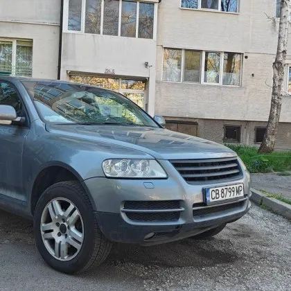 Сив джип блесна с "майсторско" паркиране в софийския Люлин СНИМКИ