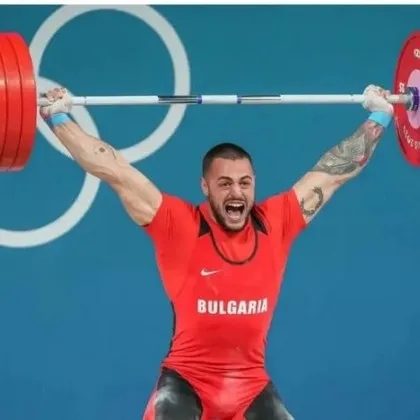 Карлос Насар изведе отново България на върха в щангите!