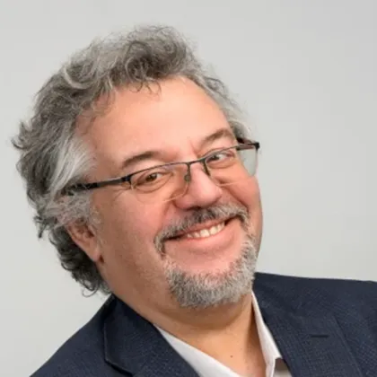 Манол Пейков: Ще продължа да руша стени и да строя мостове