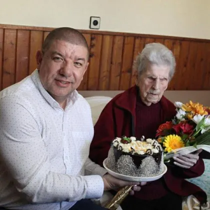 Кметът на Кричим поздрави столетница