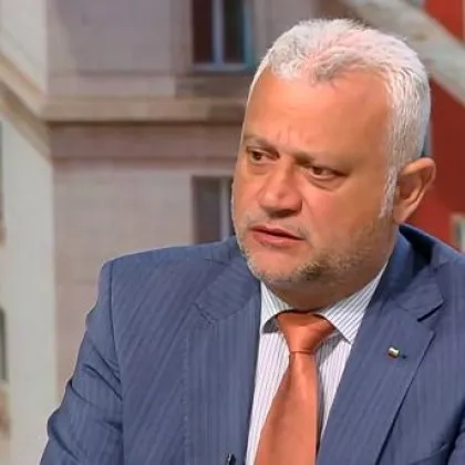 Министър Дечев твърди, че висш служител е в основата на заплахите срещу Кандев
