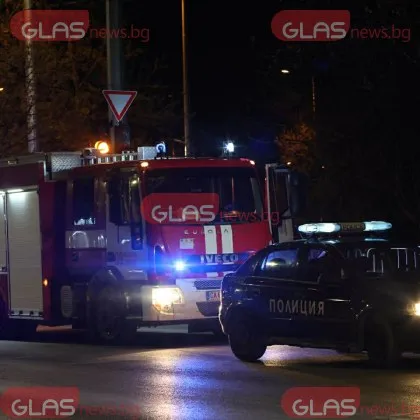 Пожар пламна в София! Избухна автомобил СНИМКИ