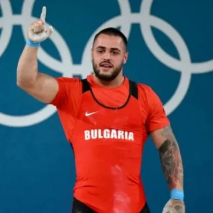 Шампионът Насар се завърна в България