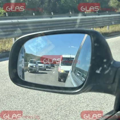 Тапа на пътя София - Варна заради ПТП между трактор и камион