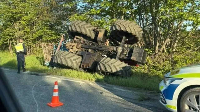 Тапа на пътя София - Варна заради ПТП между трактор и камион