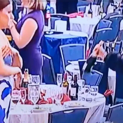 Докато гостите се крият: Жена се "запасява" с вино по време на стрелбата с Тръмп ВИДЕО