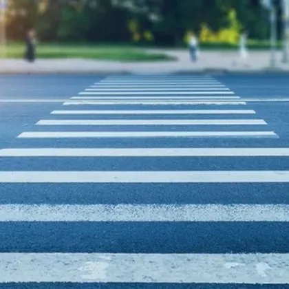 Кола отнесе детенце и майка му при катастрофа на "зебра"