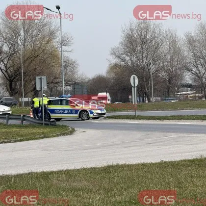 Мъртвопиян се заби в дърво край Пловдив