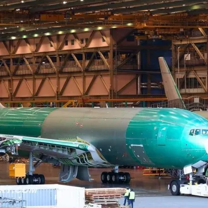 От хангара към небето: Boeing подготвя 777-8F за първи полет