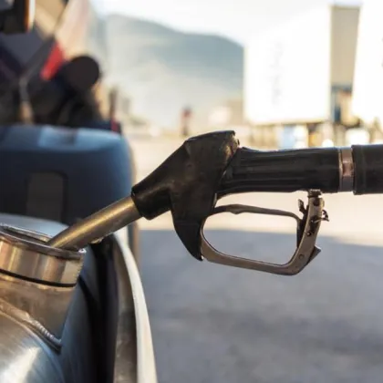 Кражба на гориво на тир паркинг завърши с арести