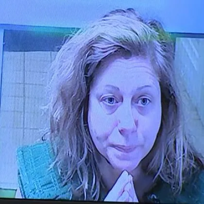 Майка уби двете си деца и избяга