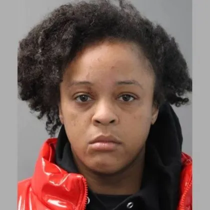 Млада жена хвърли динамит в спалнята на приятеля си