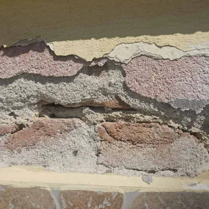 Пукнатини и влага в детската градина в Бенковски - очаква се помощ от държавата СНИМКИ