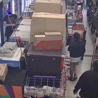 Трима "герои" помислиха магазин за безплатен, "набраха" си провизии ВИДЕА