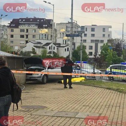 Кола се заби в конструкция на метрото при &bdquo;Бели Дунав", има жертва СНИМКИ